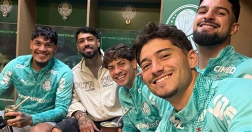 Anunciado na última sexta, Barboza visita novos companheiros no CT do Palmeiras
