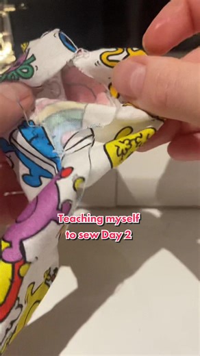 Teaching myself how to sew 🧵 Day 2 - Scrunchies (burrito method) #Sewing #SewingMachine #FatQuaters #Scrunchies #Handmade #Janome #Janome4400 #MakeWithHobbycraft @Hobbycraft