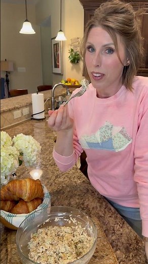 Chicken Salad Croissant RECIPE on dinnerin321.com #chicken #easyrecipe #recipe #southern #cooking
