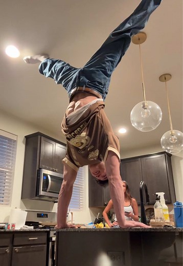 Calisthenics Dinner: Handstand Push-ups & Cooking