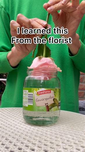 18K views · 43 reactions | I learned this at flower shop! 勞 This video was produced by Network Media and Polina G. | Silly Skits & Sentimental Scenes | Facebook