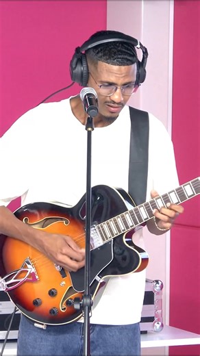 3.2K views · 54 reactions | South African singer, songwriter, guitarist and performer, Caleb Johnson delivered a show-stopping performance, impressing both of our guest judges. Seen a street performer in Joburg who deserves the spotlight? Share your pics or videos with us! Tell us where we can find them on 066 381 8609, and they could be next to shine on our stage. Let's spotlight the amazing performers of Joburg! #947drive | 947 | Facebook