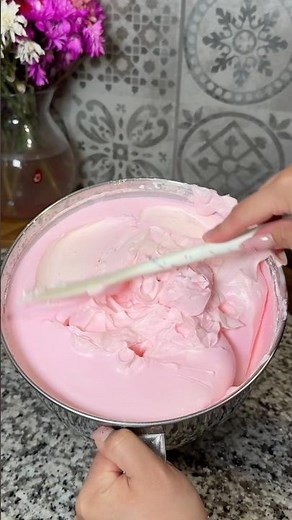 The BEST Whipped Cream Frosting🤍 #frostingrecipe #baking #whippedcreamfrosting #recipe