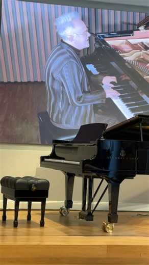 Watch the piano play: Steinway Spirio in action