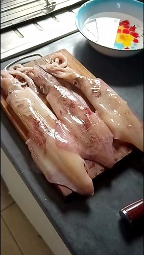 Here's my way of how I tenderize my squid or calamari 👌 #fyp #foryoupage #freshsquid #tenderalltheway