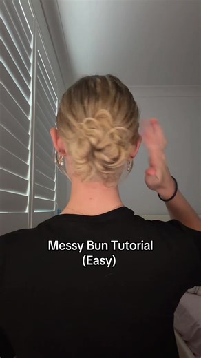 Easy Messy Bun Tutorial: Quick & Simple Hairstyle