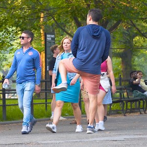 Best reactions from fart prank in Central Park! | HumorBagel
