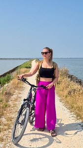 Is this Italy’s most beautiful cycle route? 🚲 🇮🇹 In the heart of the Po Delta Park in Emilia Romagna, the lagoons are a gathering place for flocks of flamingos and millions of migratory birds flying every year from Africa to Northern Europe. This route is – called L’Argine degli Angeli (or the angel's embankment) – it’s primarily on the bank that separates Valle Furlana and Valle Lido di Magnavacca and is 5km long, with numerous options for scenic routes before and after. It has become a real