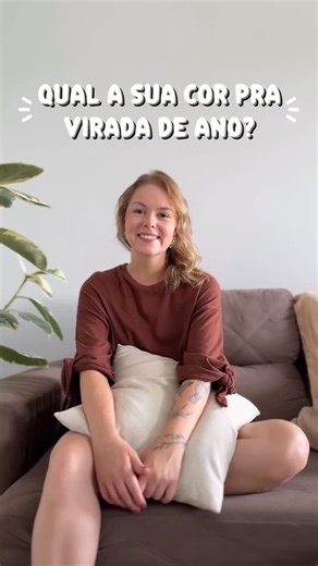 Mariah Flor | Loja de roupas femininas on Instagram: "Cor para a virada do ano segundo a numerologia ✨🥂 Quando você escolhe a cor certa, você está dando um direcionamento pro seu novo ciclo: o que você quer fortalecer, atrair e viver ao longo do ano. Faz o cálculo que eu ensinei para descobrir o seu ano pessoal e descubra qual é a cor que corresponde a esse número: 1 - Vermelho: Ação, coragem, força 2 - Laranja: Parcerias, conexões, magnetismo 3 - Amarelo: Expansão, criatividade, comunicação 4