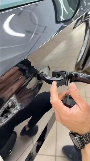 How to remove a door handle on a Skoda step by step