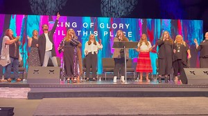 Sing Gracie!!! 🙌🏻 | Kelly Crabb and the Bowling Sisters