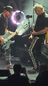 Pearl Jam’s Jeff Ament and James Hetfield thrashing through Hit The Lights at All Within My Hands last weekend! We met Ament after the show and he was an absolute gentleman. #Metallica #MetallicaFamily #PearlJam | Nothing Else Matters Film