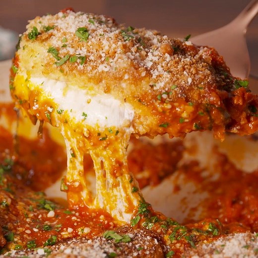 Our secret to the best chicken parm you'll ever make? Stuff it with mozzarella 😋 Full recipe: http://dlsh.it/iDjRDtA | Delish