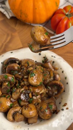 The Best 5-Minute Garlic Mushroom Recipe 🧄🍄