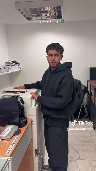 Références humoristiques dans la série H