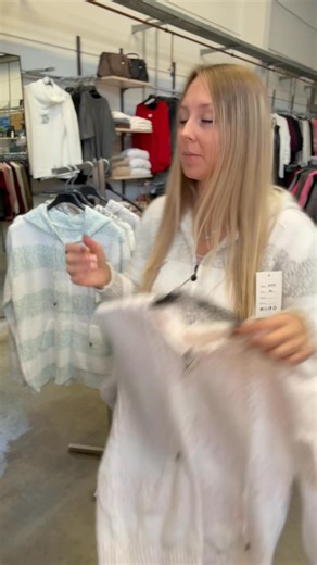 2.7K views · 47 reactions | Kommentiere mit der Farbe und dem Preis  Neukunden registrieren unter 015123747378 mit Name, Adresse und E-Mail Adresse 殺 Wir sammeln eure Bestellungen immer von Mo-So. 1x Versand über DHL 4,90€ #fypシ #shopping Link zum Produkt  https://app.geddid.live/product/4lvkVxyZ?shopId=EDG9lZL8 | Cindiva Styles by Cindy Styra | Facebook