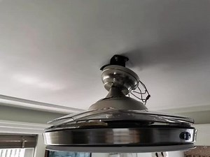 #生活小妙招 吊扇灯的自创清洗方法，清洗时防止锐角伤手，最好戴手套#我要上热门