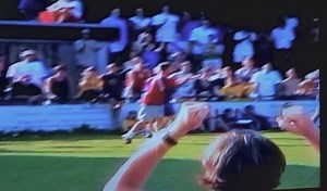 The Call -flatball2000- It was the year 2000. The World Championships of Ultimate frisbee was at stake. Sweden in blue and USA Boston wearing red, In a game tied 18 to 18, Next goal wins. Both teams had agreed beforehand that there need not be any observers. The scenario could not have been scripted any better. What happens when this happens? The fans have their minds made up. Both players are in a tough spot. Really interesting topic ..... Those times when the Spirit of the Game has been most t