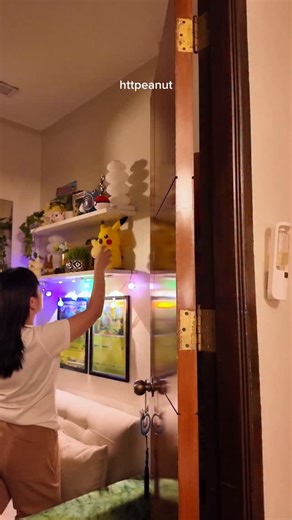 Peanut | Gaming & Tech Creator 🐻 on Instagram: "Let’s organize my room ya’ll! I finally found the time to fix everything, going back and forth from traveling was so hectic to my room and I had to find the time to reset everything! I used the B21 Pro Smart Label Printer to help me sort everything out #niimbot #niimbotb21pro #roomtour #roominspo #cozyroom"