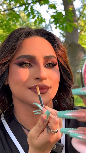 ‎𝐍𝐀𝐂𝐄𝐑 ᥫ᭡。ناصر‎ on Instagram: "Just a spring glam moment in the parc ✨ Tropical glow = mood 🌴💕 Who else loves tropical makeup for spring? . #NACER #nacercreations #SpringMakeupLook #GlamInThePark #GlowingGoddess #DewyMakeup #SpringGlam #FreshMakeupLook #TropicalGlow"