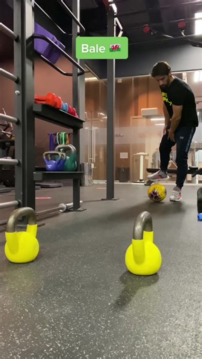 How football players train😂 #football #soccer #prody #ronaldo #ibrahimovic #bale #train