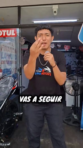 La Senke 150 es una moto urbana que combina estilo deportivo, economía y practicidad 🏍️🔥 Equipada con un motor de 150cc, ofrece un excelente balance entre potencia y ahorro de combustible, ideal para moverte en la ciudad sin gastar de más. Su diseño moderno, carenado aerodinámico y tablero deportivo la hacen destacar en cualquier calle. Además, su postura cómoda y suspensión resistente permiten disfrutar cada trayecto, ya sea para el trabajo, la escuela o paseos diarios. Si buscas una moto acc