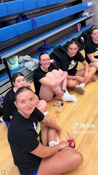 Can’t believe my students’ reaction to my pregnancy 🥰👶 #TeacherPregnancyReveal #StudentReaction #HeartfeltMoment #WholesomeClip #ClassroomSurprise