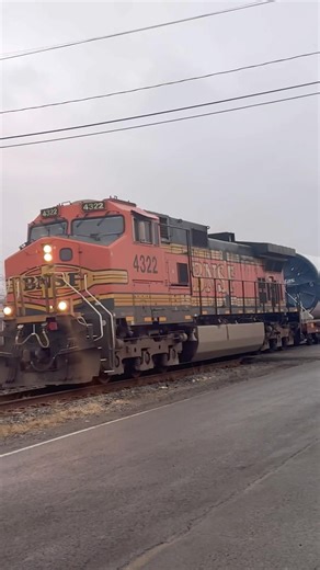 [Solo H2 Leader] BNSF 4322 C44-9W Leads CSX S994 Windmill Train At Lake Avenue Blasdell NY 3/23/26