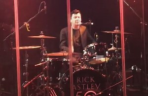 RICK ASTLEY Covers AC/DC's 'Highway To Hell' In Hollywood (Video)