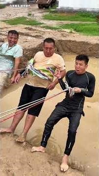 清凉一夏 清凉一夏之水坑石头剪刀布挑战！ #搞笑 #美女搞笑 #funny #搞笑 #美女搞笑 #精彩互动