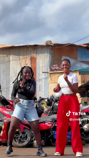 You can’t be moody watching this ❤️😍… W/ @Forever_Mandyyy #favoritestory #goviral #yaamodel #dancechallenge