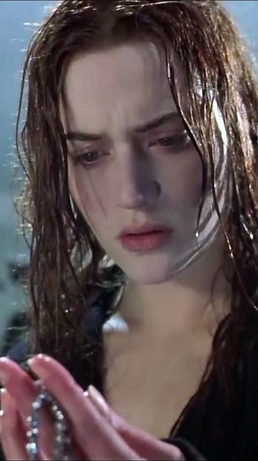 Rose decide tirar la joya más valiosa al océano. 🌊💎 | Titanic | Sony Channel