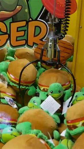 Crazy Claw Machine WIN! 🐢 | Carson Claws