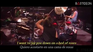 «Bed Of Roses»— en español: Cama de Rosas — es una canción interpretada por la banda americana de rock Bon Jovi, lanzado como segundo sencillo de su quinto álbum de estudio Keep The Faith (1992). La canción logró posicionarse en la décima posición del conteo estadounidense, Billboard Hot 100, convirtiéndose en la novena canción de la banda en trazar en el top 10 de la lista. ¿Todos los Rocker@s somos románticos? | Baúl del Tiempo