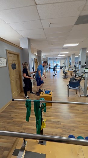 🦵 Heal Your Knees with Step Downs 💪 If you’re dealing with knee pain — especially from running, squatting, or climbing stairs — this exercise can help rebuild strength and stability. ✅ Exercise: Step Downs 🎯 Focus: Strengthens quads, glutes, and improves knee tracking ⚙️ How to Do It: Stand on a step or small platform. Slowly lower one leg toward the ground — control is key! Keep your knee in line with your toes. Return to the top with control. 🔥 Tip: Start with a low step and increase heigh