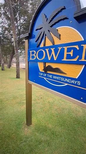 Big waves at Horseshoe Bay while we wait for a possible cyclone. Locals braved the big waves for a ride in one of Bowen's most popular bays. Usually a tropical clear water bay, today it's a big wave playground for surfers and boogie board riders. Stay safe. #visitbowen #Bowen #cyclone #wetseason #storm #stormwatch #Whitsundays #lovewhitsundays #Queensland #northqueensland #Australia | Hayden's Hut Bowen