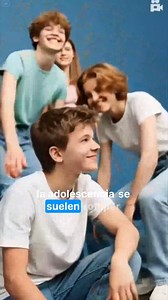 Ellos estan whatsapeando por un lado y tu pasas y no te ven. Asi es esta etapa. | Loqueyoaprendí2008