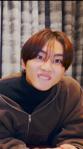 JAY on Instagram: "The cat is very sceary🗣️ . . . . . . Credit: mine🤪 . . . . . . #fypppppppppppppppppppppppppppppppppppppppppppppppppppppppppppppppppppppp #enhypen #foryou #fypシ❤️💞❤️ #foryoupage #要怎麼不經意的讓另一半看到這篇文儀式感滿滿満蛋糕小熊蠟燭旋轉樓盒 #jay #jake #sunghoon #sunoo #jungwon #niki #heeseung #funny #enhypenfunny #jayfunny #jungwonfunny #sunghoonfunny #sunoofunny #jakefunny #heeseungfunny #nikifunny #cat #catisverycute"