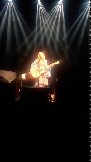 Jewel Kilcher Concert