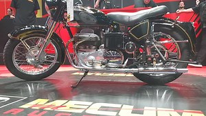 Ariel square four 1000 #vintagemotorcycles #motorcycles #classicmotorbike #thatmotorcycleguy | L.A.Nik