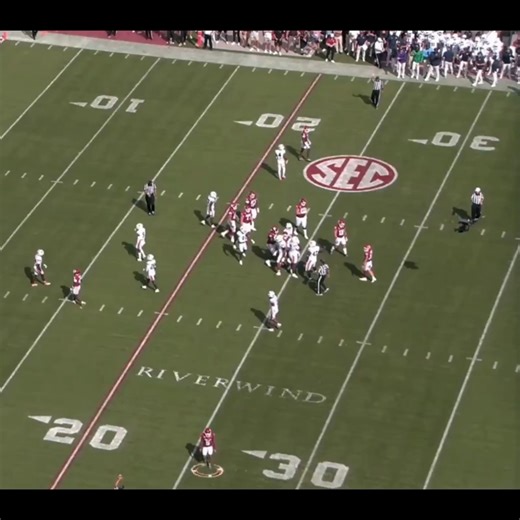 Oklahoma fakes a substitution, the WR stays on the field by the sideline. Auburn has ZERO CLUE he’s on the field, and Oklahoma gets a wide open touchdown. ESPN’s rule analyst said this was an illegal play 😬 #oklahoma #auburn #illegal #ref #crazy | Joseph Varney