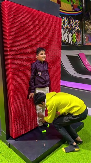 wait for the children's reaction 😱🤫😂 #dance #friends #dancer #danceinpublic #anshkukreja #khairiy...