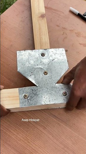 Wood joining technique using metal straps #woodworking #classicwood #wood #diy #carpenter #woodwork