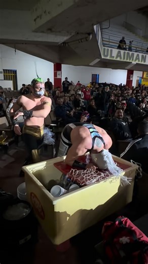 Arena José Sulaimán on Instagram: "Que tipazo es engendro, hasta te lleva por una cheve 🍺"