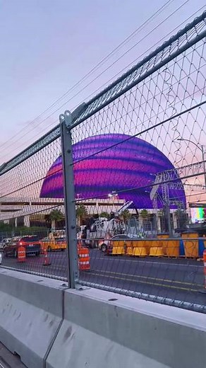 #拉斯维加斯球形巨幕 #科技感爆棚 #地标建筑Sphere in Vegas，太炫酷了，赌城新地标！佩服米国人敢想敢干的精神，投资23亿美元！#Sphere #拉斯维加斯