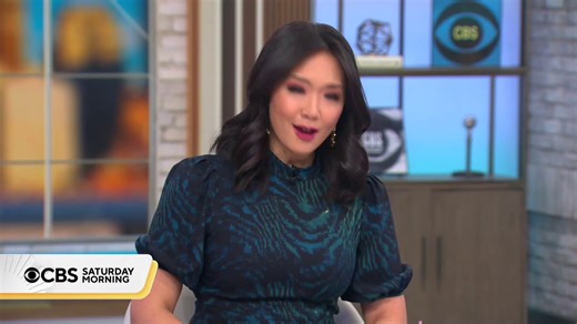 Fashion icon Iris Apfel, who was known for her eccentric style died at the age of 102 at her home in Palm Beach, Florida. https://cbsn.ws/3v48E9b | CBS Mornings