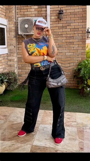 beautiful Nollywood actress Sharon shares her gorgeous photos, she's looking pretty.