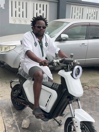 E-Bike Price: TZS. 2,300,000 Specifications: Motor: 48V/400W Range: 80 - 90km Speed: 70 - 80Km/h Powered: Full Electric System: Remote Control Battery: Lithium Ion Battery 48V/40Ah Call: 0684868610
