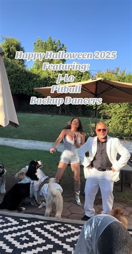 Divertido Halloween 2025 con J-Lo y Pitbull