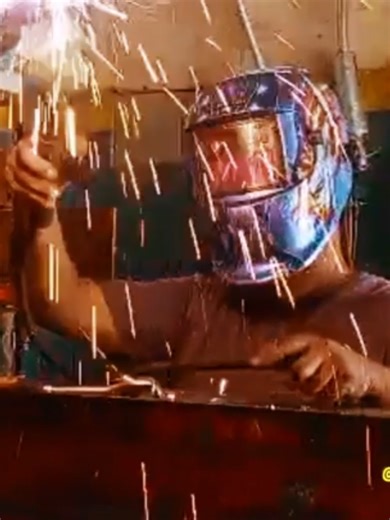 ADRIAN ACOSTA Video mosaico 9NO MOSAICO DE LA PAZ, AMOR, VIDA Y MÚSICA Adrián Acosta nació en Barcelona, Anzoátegui. Es Técnico Superior Universitario en Higiene y Seguridad Industrial, graduado del IUTA, y ha realizado diversos cursos en el INCE. Trabajó durante siete meses en PDVSA como analista de seguridad industrial. Tras el fallecimiento de su padre, asumió la dirección del negocio familiar, Auto Silenciadores, ubicado en Boyacá III, Barcelona, donde ha estado operando durante 12 años. Adr